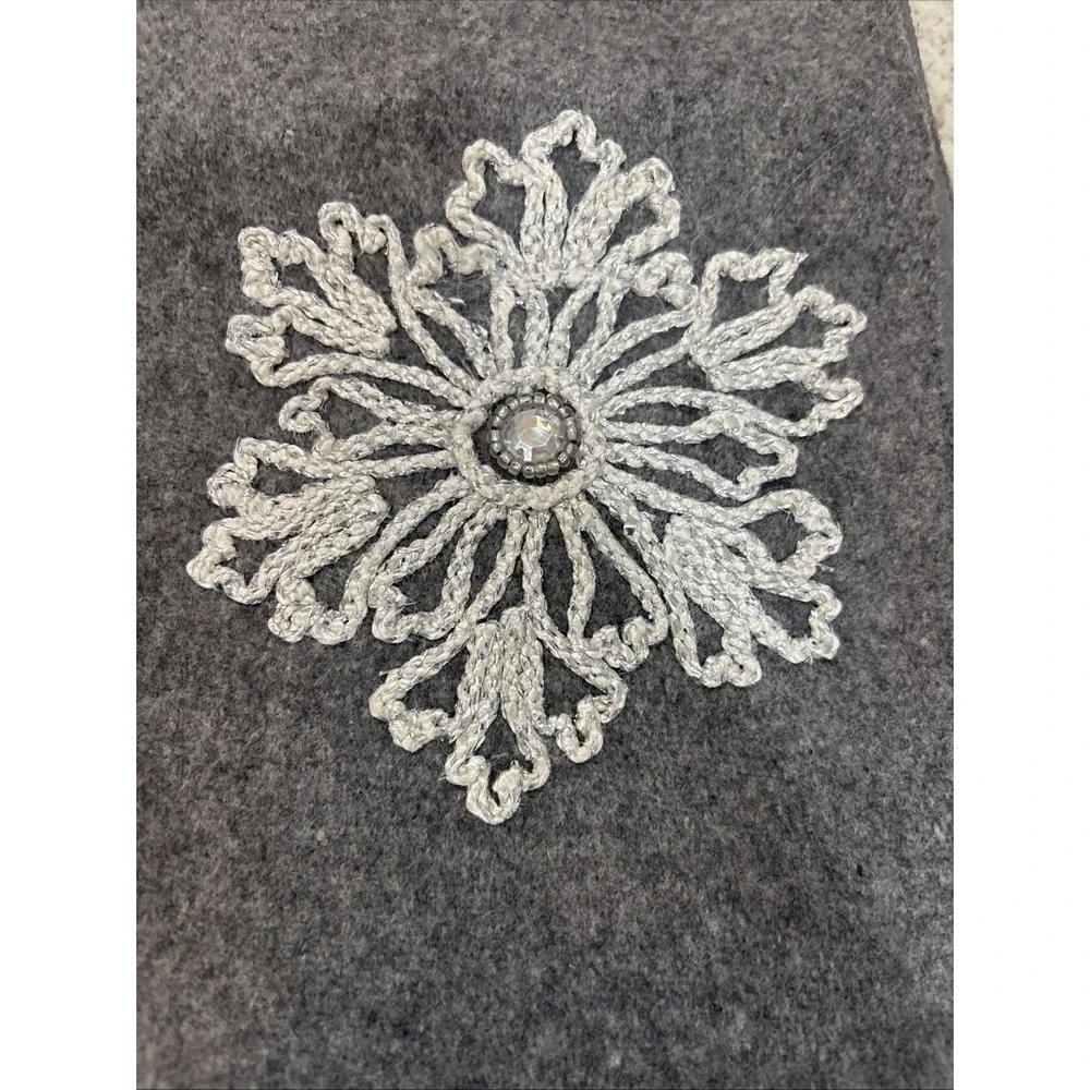 Pier One ANS Snowflake Table Runner Gray & White 14